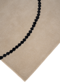 Dywan finezyjne linie Carpets & More X Magda Fornal 5011 LUNA BEIGE BLACK Classics