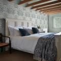Tapeta z roślinnym wzorem Graham & Brown Blackthorn 140505 William Morris At Home Volume II