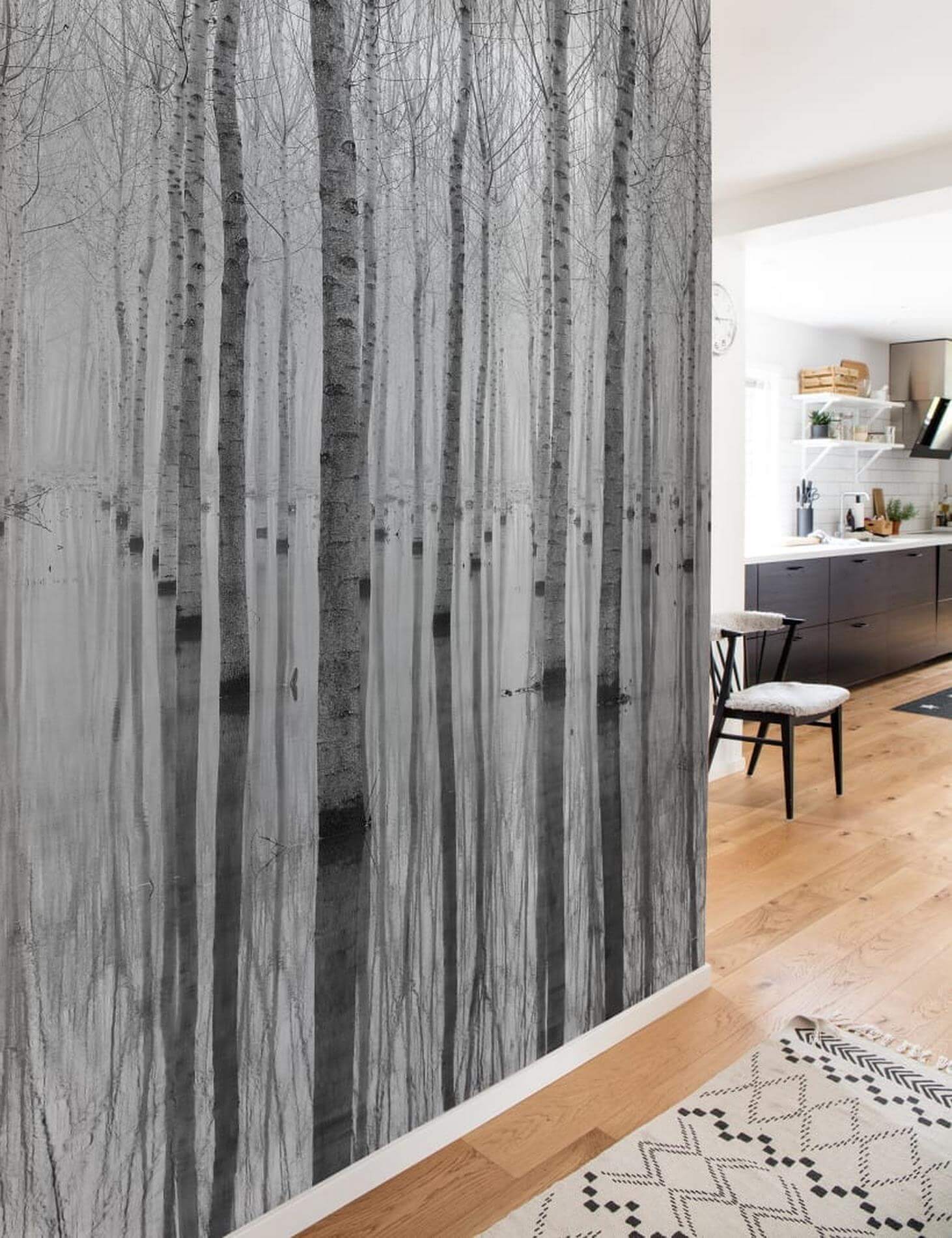 Fototapeta w brzozy na wodzie do skandynawskich wnętrz na wymiar Rebel Walls R16061 Birch Echo