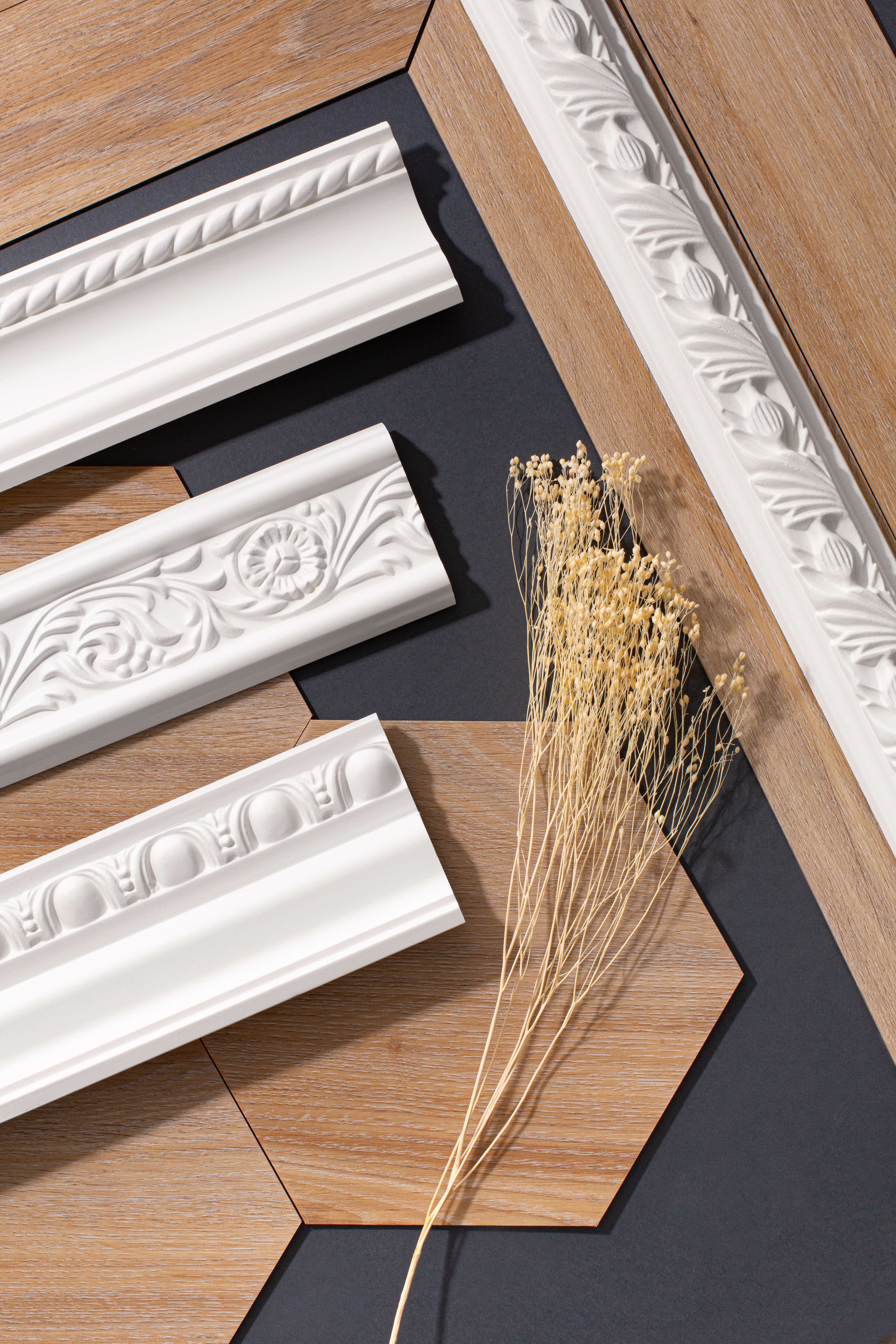 rama ze sztukaterii z ornamentowym wzorem mardom decor