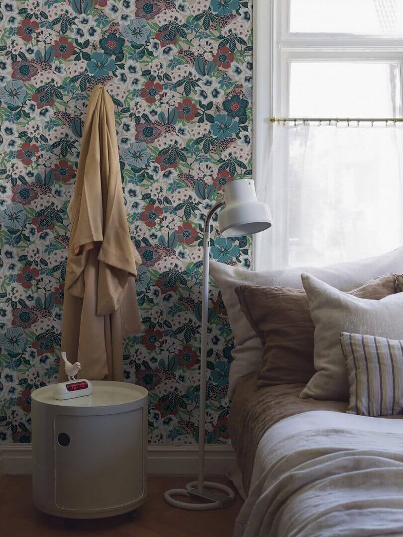 tapeta w kwiaty retro aranżacja sypialni