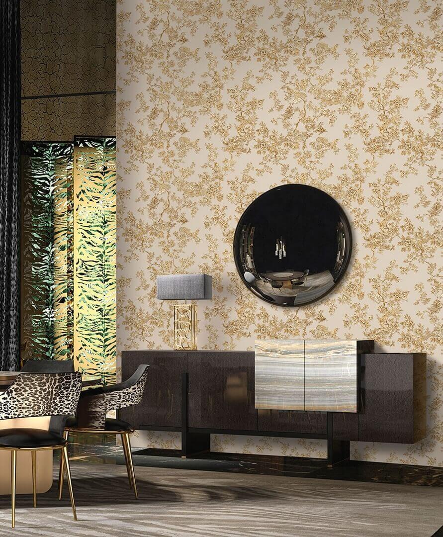 Złota tapeta w salonie Roberto Cavalli RC19050
