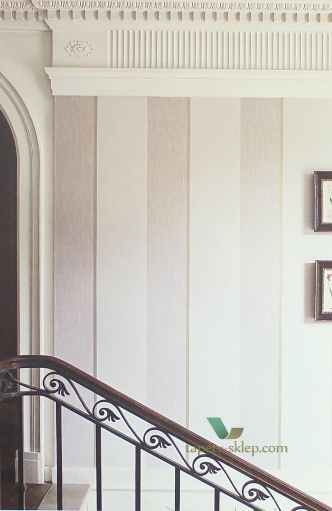 Klatka schodowa z sztukaterią