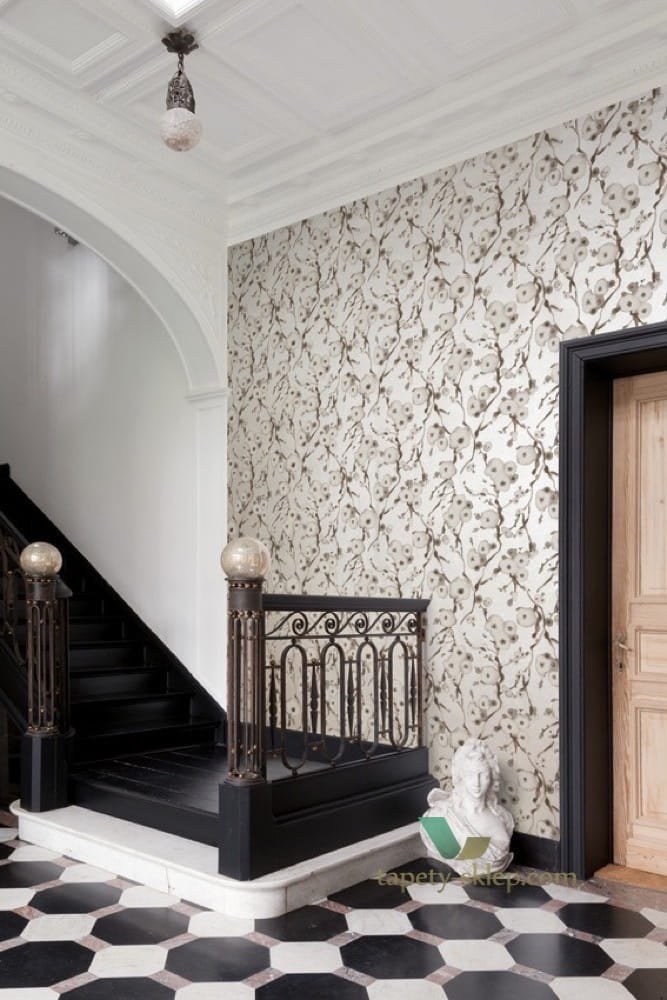 Klatka schodowa z sztukaterią