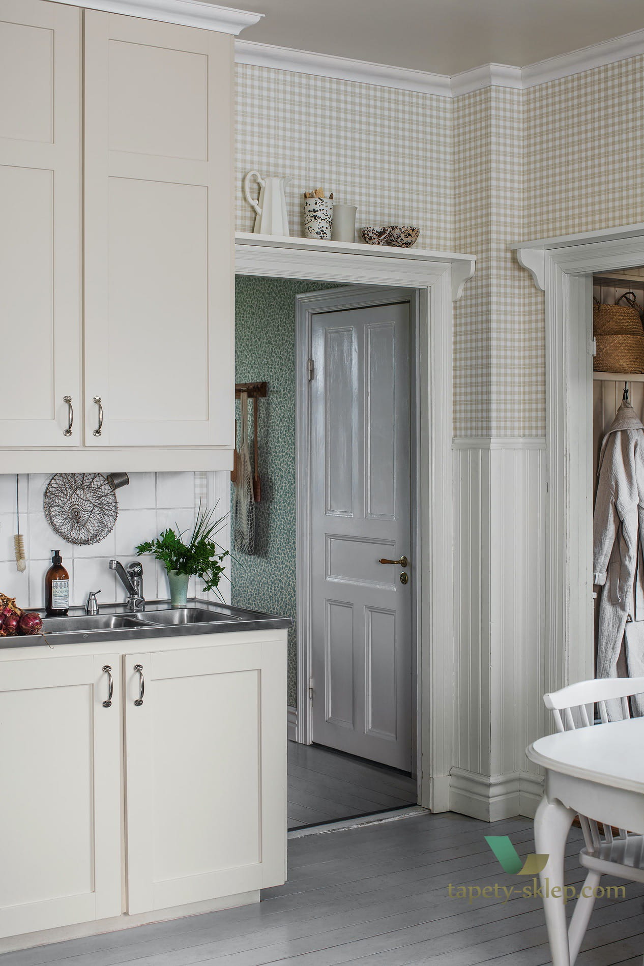 kuchnia z elementami sztukaterii