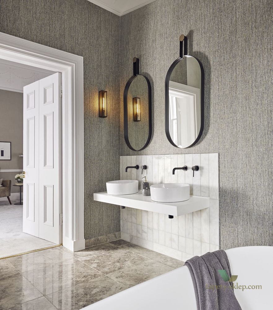 sztukateria na drzwiach w łazience