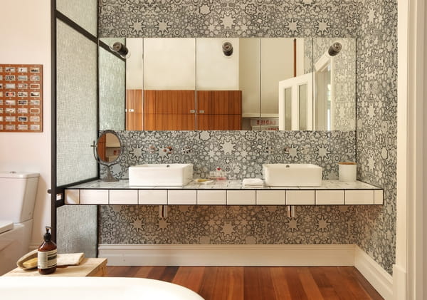 sztukateria przy podłogowa w łazience