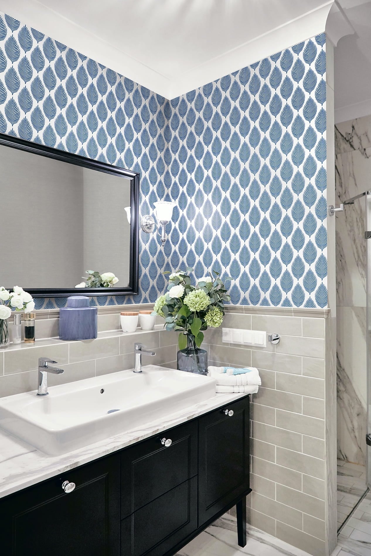 sztukateria przysufitowa w łazience