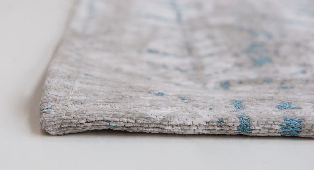 Niebiesko Biały Dywan Louis De Poortere w Jodełkę - TRIBECA BLUE 8927