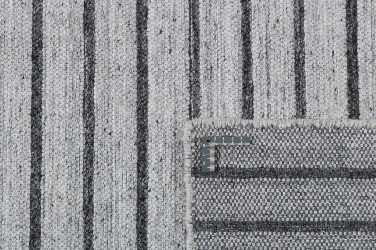 Szary Dywan Reza's w Jasno Szare Paski - NOUVEAU STRIPES SILVER DARK/GREY