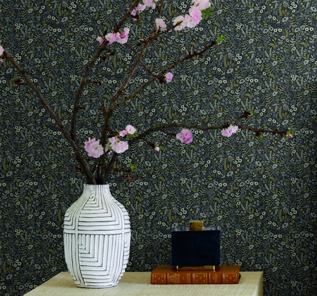 Tapeta Drobne Kwiaty York Wallcoverings RI5124 Tapestry Rifle Paper Co.