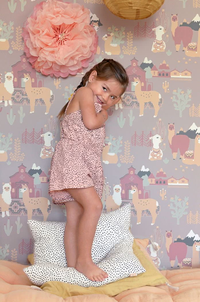 Tapeta dla dzieci z lamami Majvillan 143-04 Lama Village Poetry