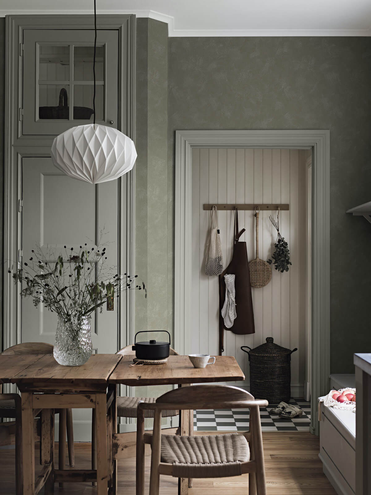 Tapeta w stylu rustykalnym Boras Tapeter Painter's Wall 5089 Chalk