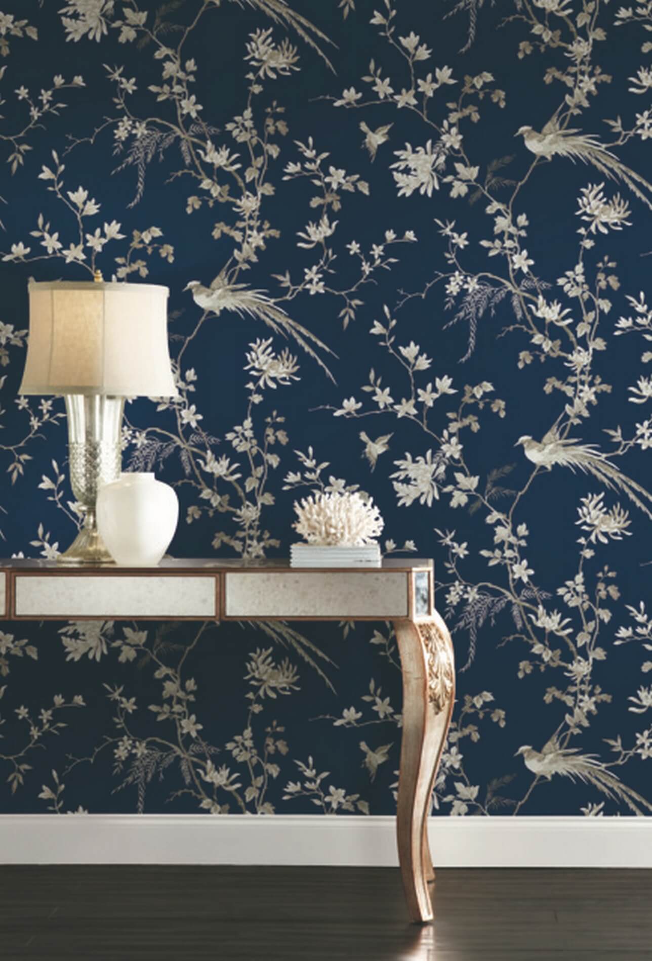 Tapeta w kwiatowe pnącza i ptaki York KT2171 Bird And Blossom Chinoiserie 24 Karat