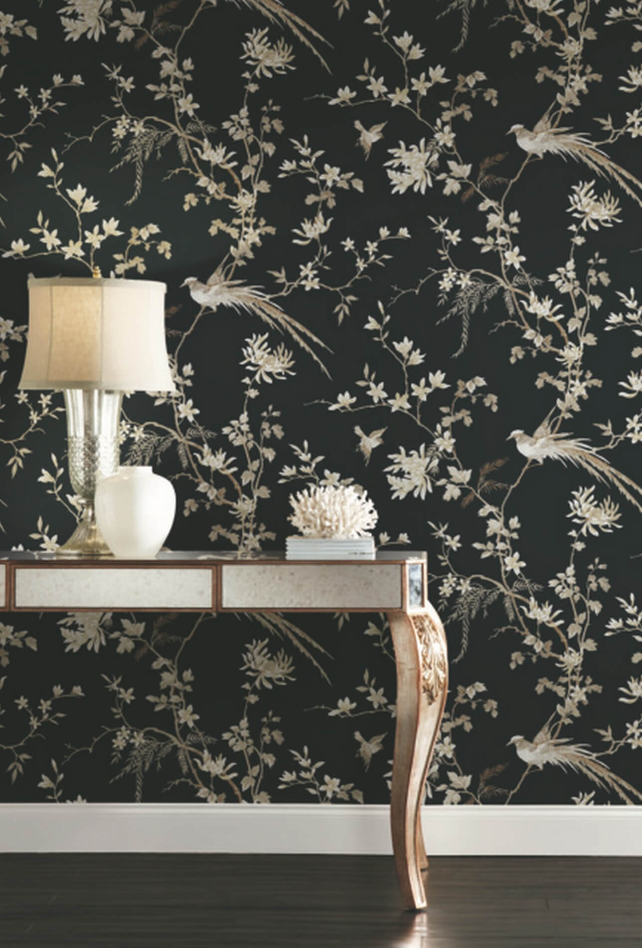 Tapeta w kwiatowe pnącza i ptaki York KT2173 Bird And Blossom Chinoiserie 24 Karat