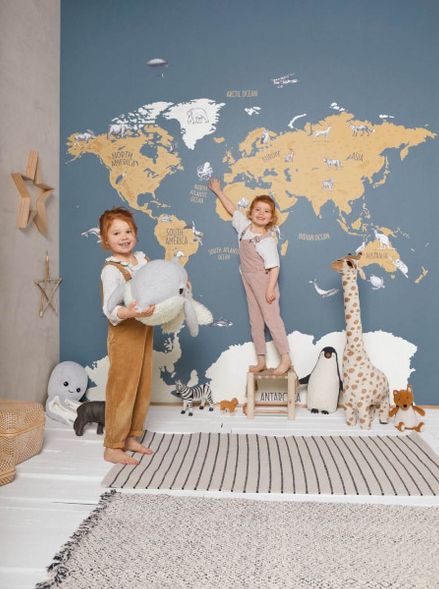 Mural mapa świata Caselio BFM 102032066 World Map Beauty Full Image 2
