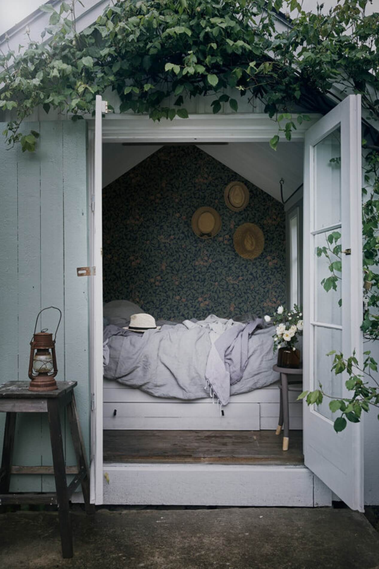 Tapeta Liście Sandberg 838-76 Linnea Midnight Blue Kolonin