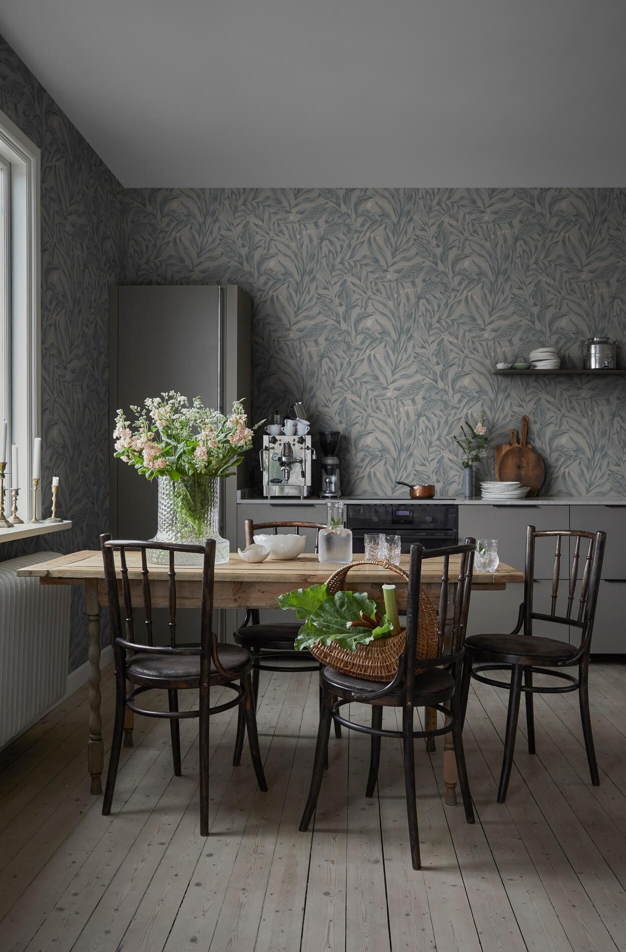 Tapeta Z Roślinnym Wzorem Sandberg 837-26 Elin Misty  Blue Kolonin