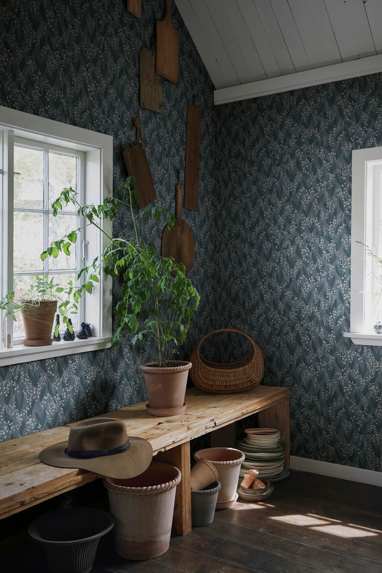 Tapeta W Kwiaty Konwalii Sandberg 479-56 Liljekonvalj Indigo Blue Kolonin