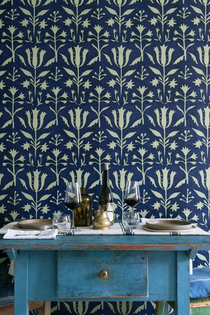 Tapeta Kwiaty Tulipany Mind The Gap TULIPAN Indigo WP30034 Transylvanian Roots