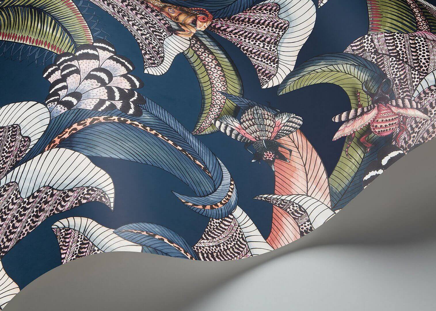 Tapeta w liście i owady Cole & Son 119/1006 Hoopoe Leaves Ardmore Jabula