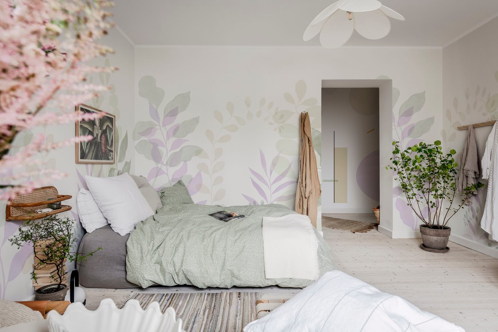 Fototapeta liście Rebel Walls R18381 Grow Lilac Simplicity