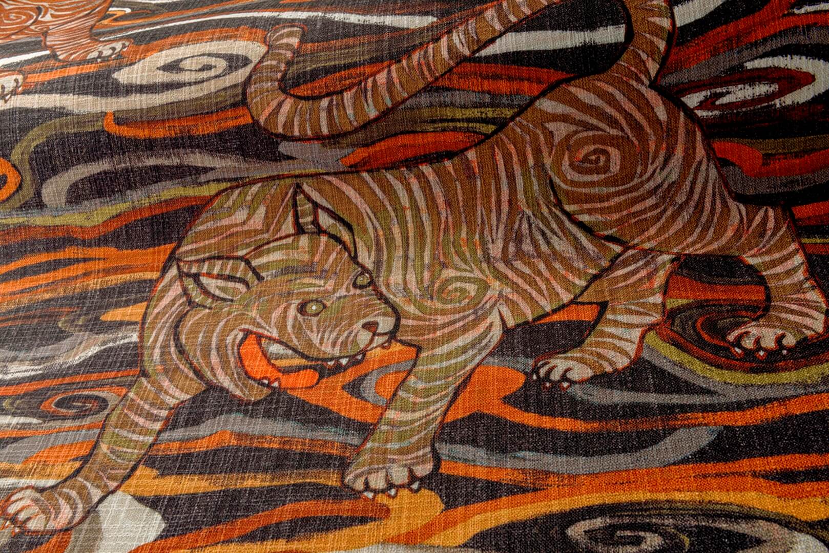 Tapeta tekstylna tygrysy Arte Tigris 49570 Gitane
