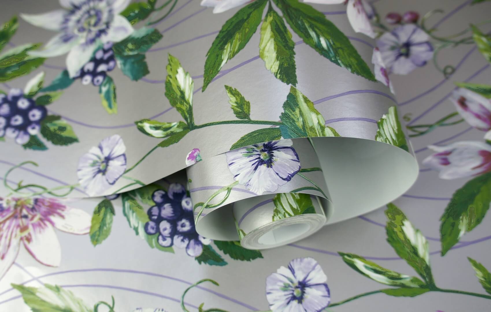 Tapeta kwiaty metaliczna srebrna Holden 91323 Passiflora Amazonia