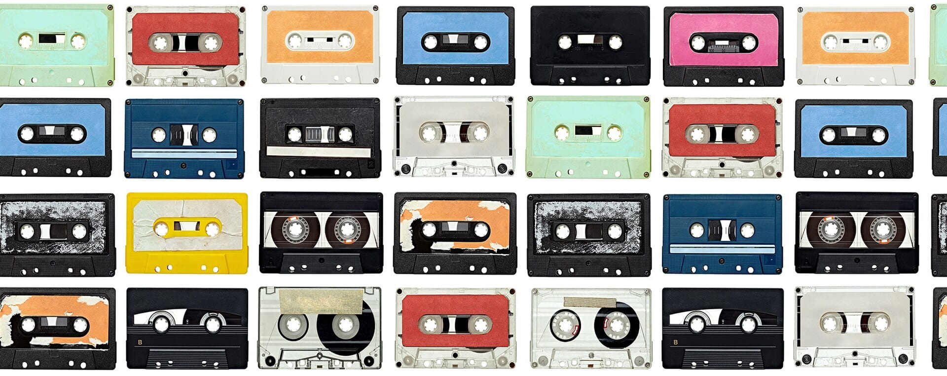Tapeta w stylu retro Rebel Walls R18517 Casette Tape Piccadilly Circus Pops