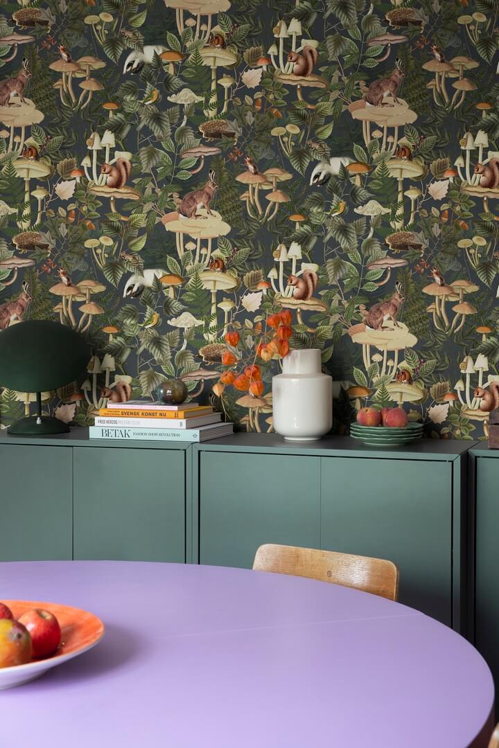 Tapeta leśne zwierzątka Rebel Walls R18002 Wildlife Creek Forest Green Dreamland
