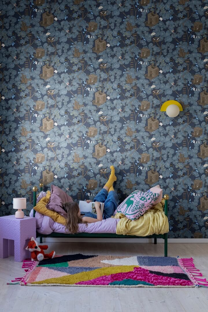 Tapeta domek na drzewie Rebel Walls R18012 Treehouse Night Dreamland
