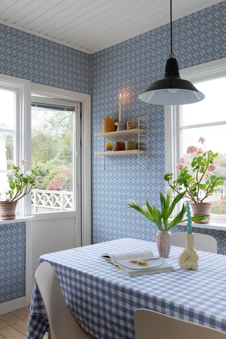 Tapeta jak płytki Sandberg S10150 Lyckan Sapphire Huset i Solen