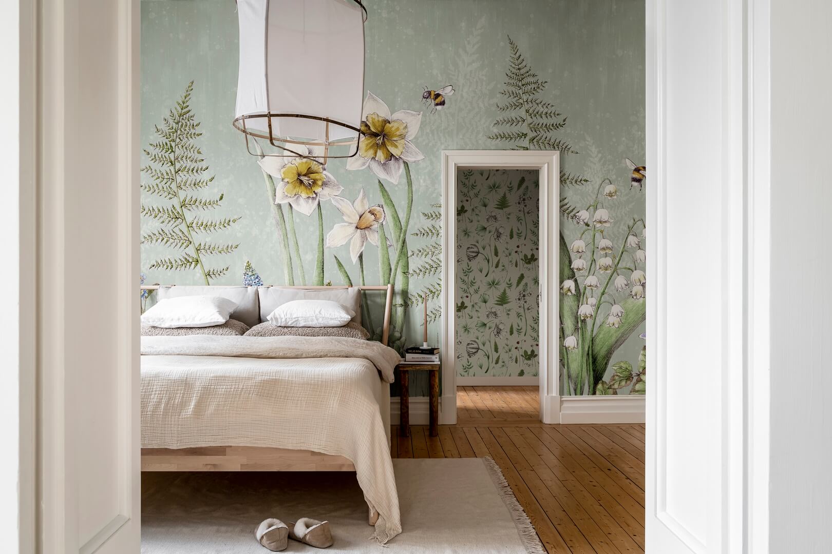 Fototapeta łąka Rebel Walls R18641 Bumblebee Green Julia Appel