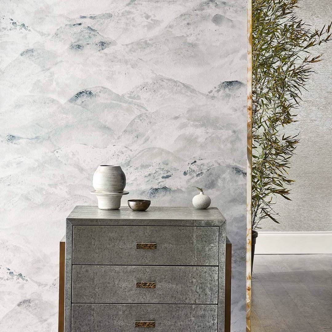 Tapeta tekstylna pejzaż gór Zoffany 312504 Sansui Kensington Walk Wallcoverings