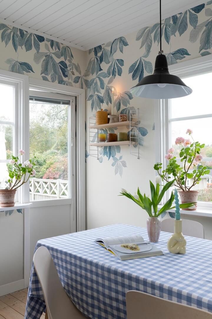 Fototapeta liście Sandberg S10172 Kastanjen Soft Blue Huset i Solen