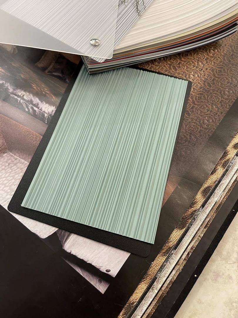 Tapeta obiektowa w prążki pastelowa mięta W01.463 Harry Vinylpex