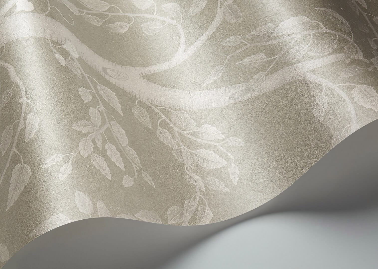 Mural drzewa Cole & Son Seasonal Woods Pearl 120/6023M The Gardens (zestaw 2 rolek)