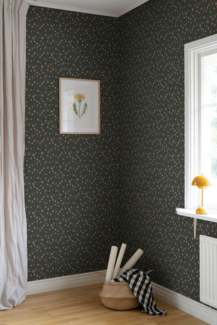 Tapeta w kwiatki Sandberg S10158 Signe Charcoal Huset i Solen