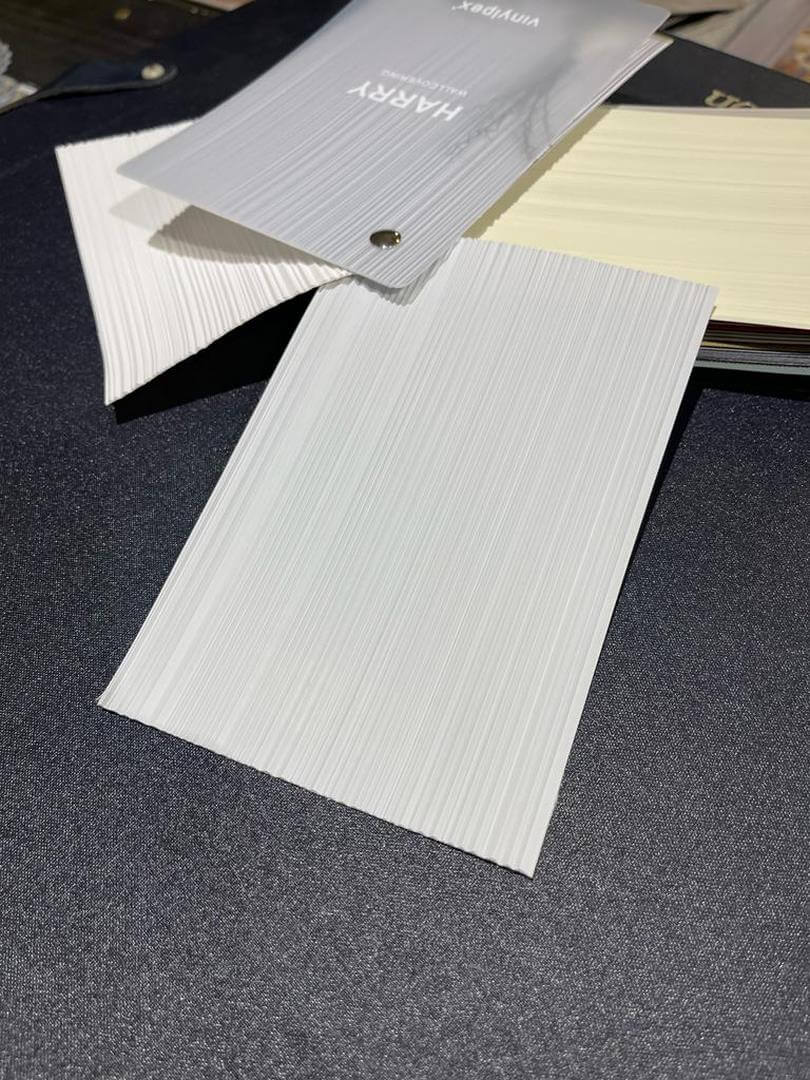 Tapeta obiektowa w prążki jasnoszara W01.353 Harry Vinylpex