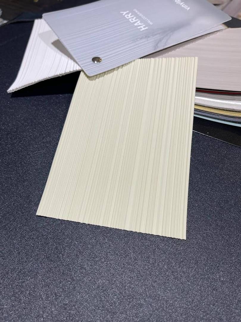 Tapeta obiektowa w prążki beżowa W01.43 Harry Vinylpex