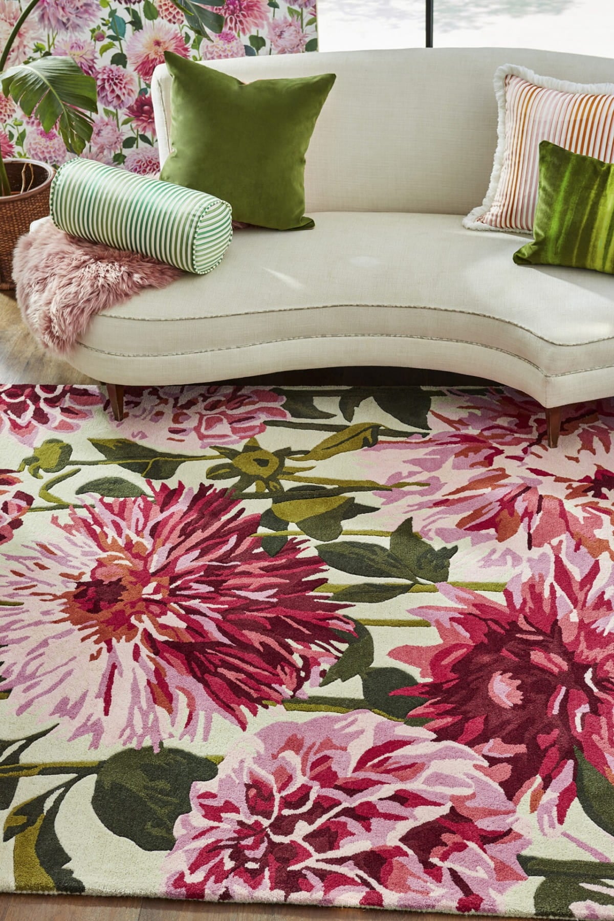 Dywan w kwiaty dalii Harlequin DAHLIA FUCHSIA PALM 142402