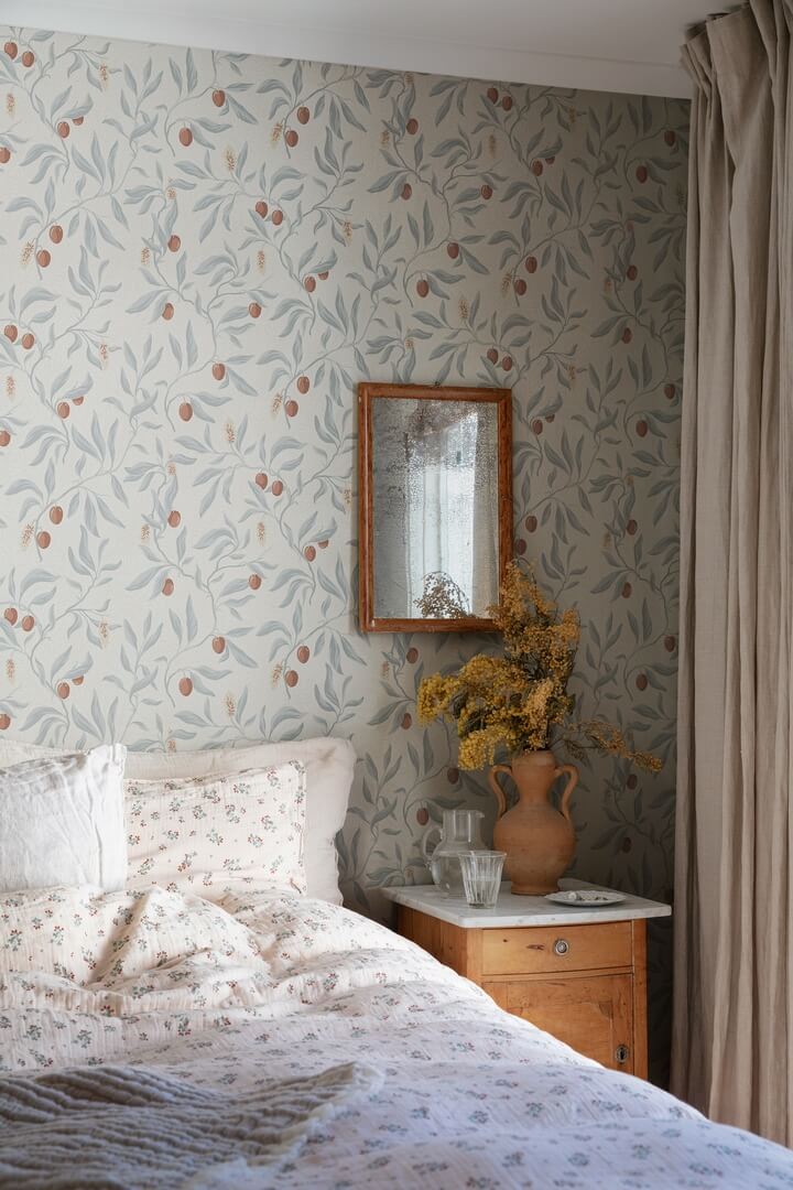 Tapeta roślinna, owoce liczi Sandberg S10192 Vinnie Misty Blue Villa Dalaro II