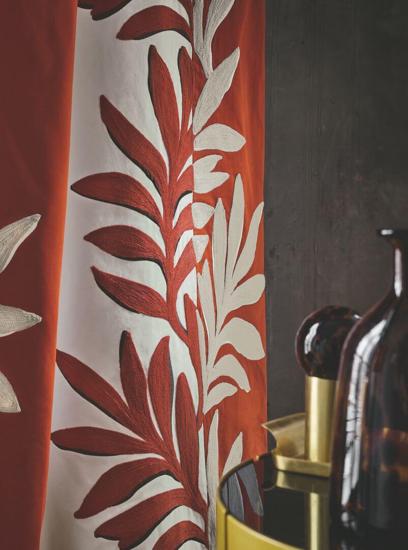 Tkanina z roślinnym haftem Casamance 31550417 Sophora Defile