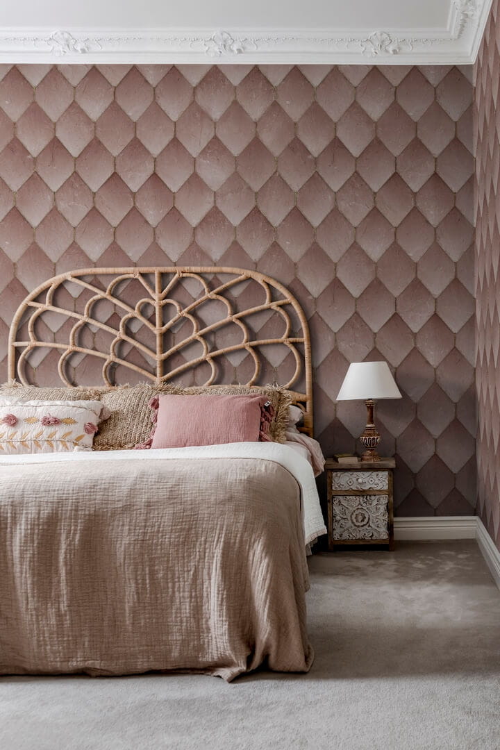 Fototapeta jak płytki ze złotą fugą Rebel Walls R19332 Osaka Tiles Pink Imperfections