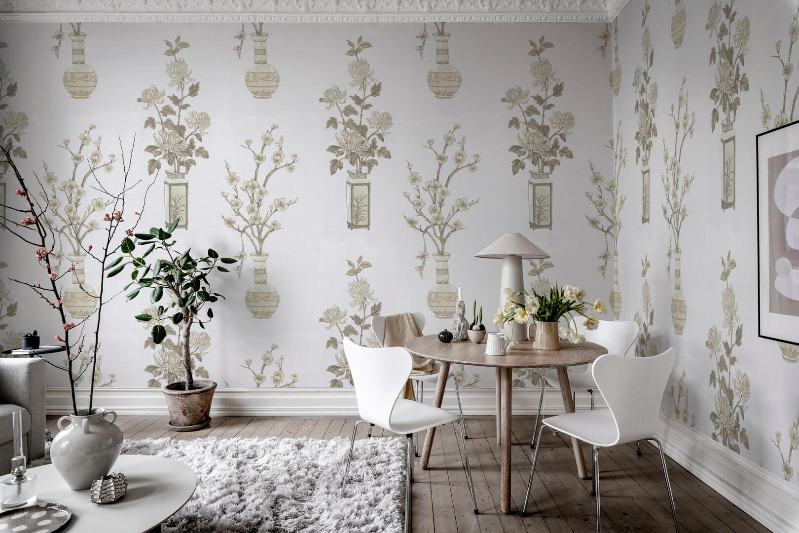 Fototapeta wazony z kwiatami Rebel Walls R19341 Japanese Vase Pearl Imperfections