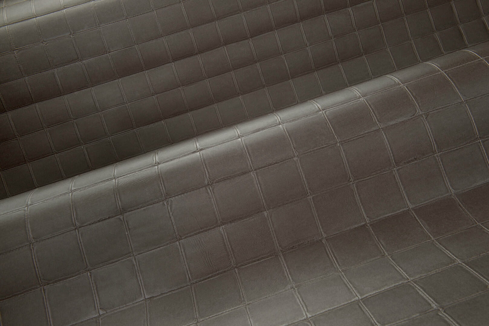 Tapeta jak skórzane kwadraty Arte Alma 21015A Textura - 100 cm szer.