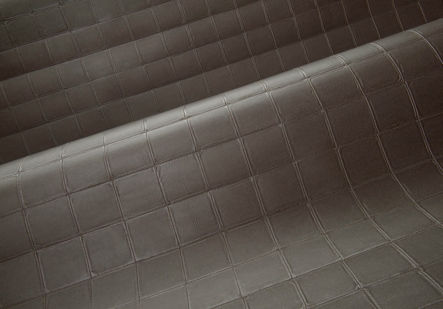 Tapeta jak skórzane kwadraty Arte Alma 21021A Textura - 100 cm szer.