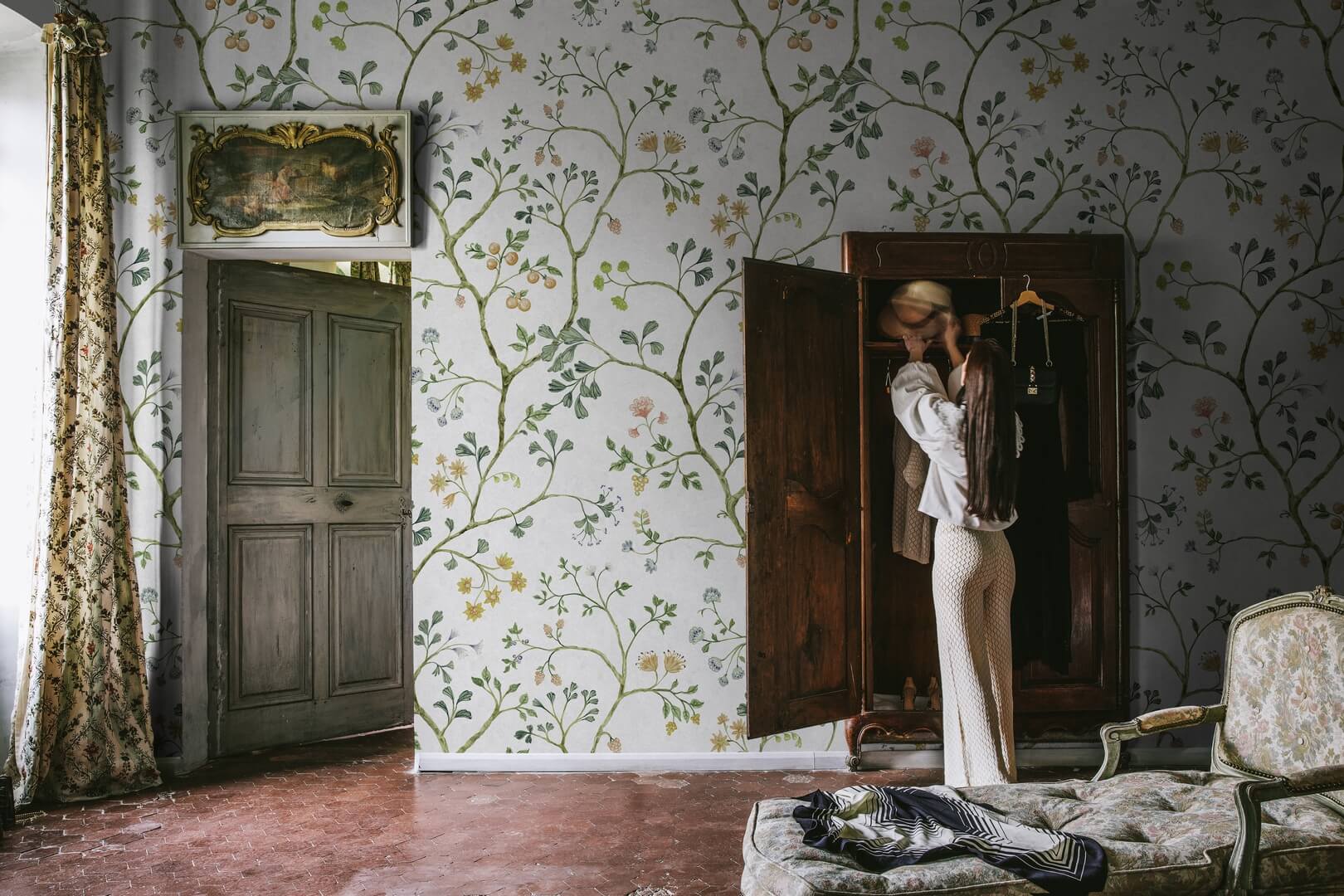 Fototapeta roślinna Rebel Walls R19234 Song Tree Pearl Vintage Brocade