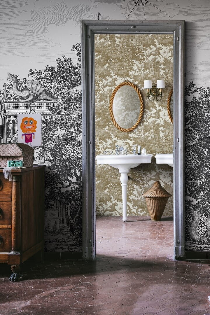 Fototapeta tajemniczy zamek Rebel Walls R19256 Fairyland Graphite Vintage Brocade