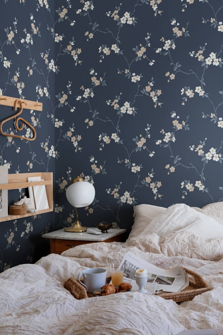 Tapeta kwitnąca jabłoń Sandberg S10189 Engla Classic Blue Villa Dalaro II